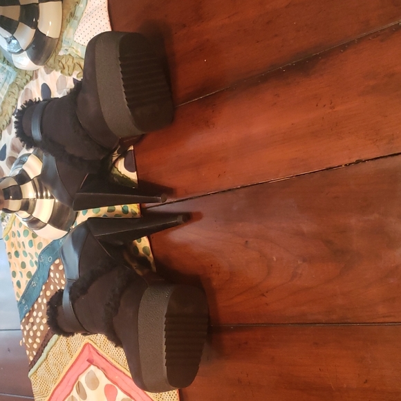 Black suede Fendi booties size 37 - Picture 4 of 4